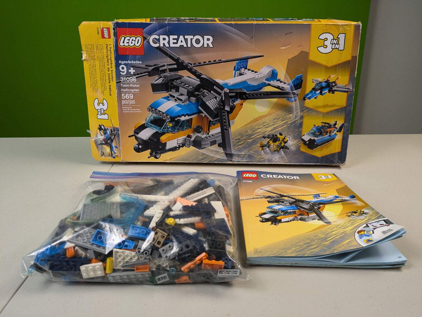 Lego Creator: Model: Airport: Twin-Rotor Helicopter 31096