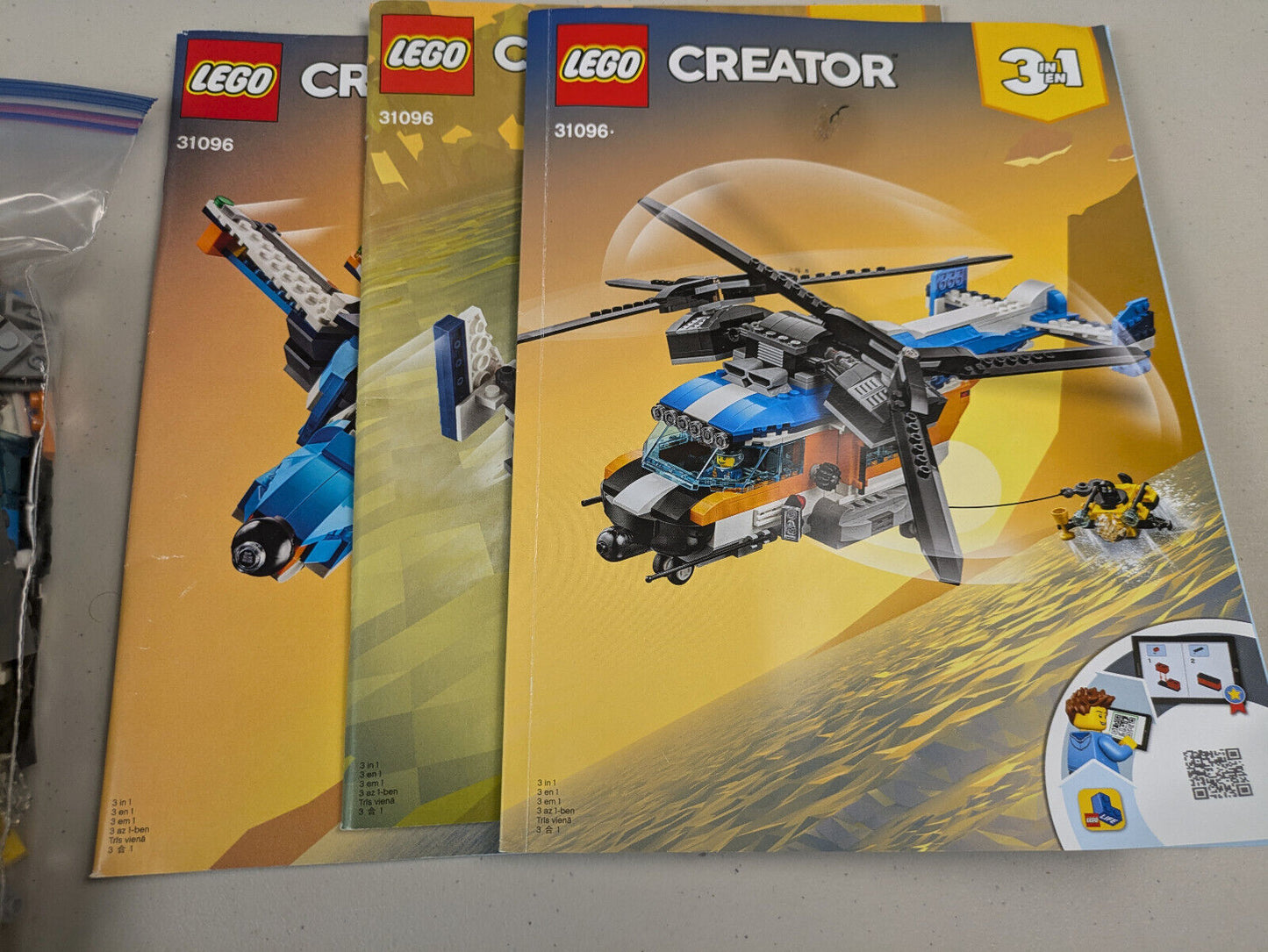 Lego Creator: Model: Airport: Twin-Rotor Helicopter 31096