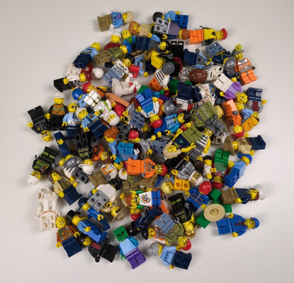 Lego 100 Minifigures Bundle / Lot