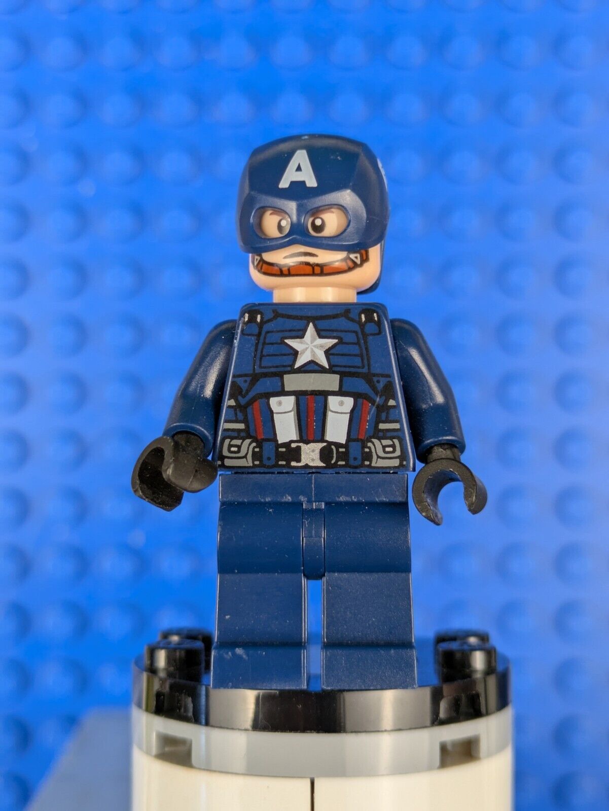 Lego Super Heroes: Avengers: Captain America - Dark Blue Suit sh0625 Set 76143