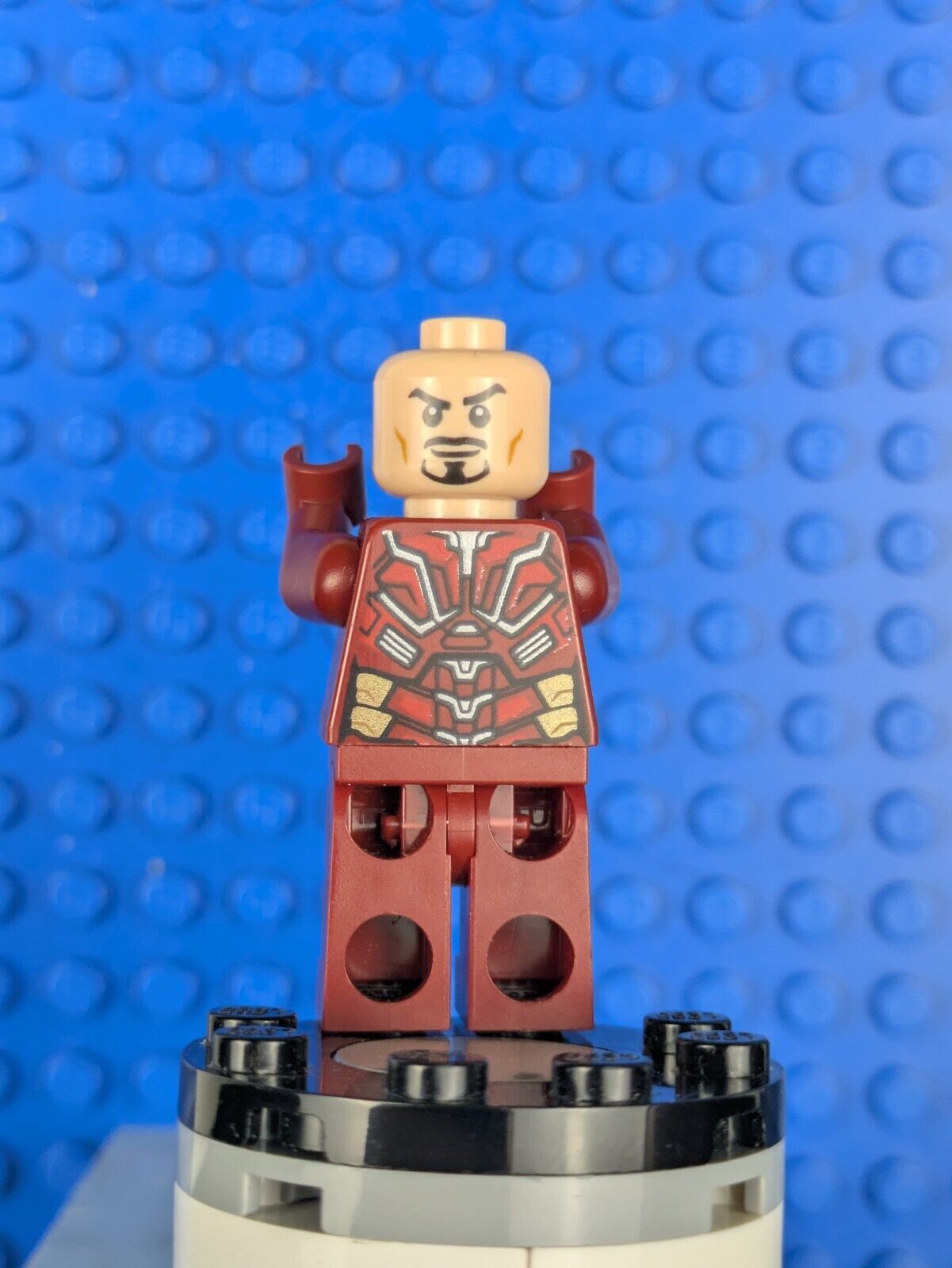 Lego Super Heroes: Avengers: Iron Man - Silver Hexagon on Chest sh0612 Set 76166