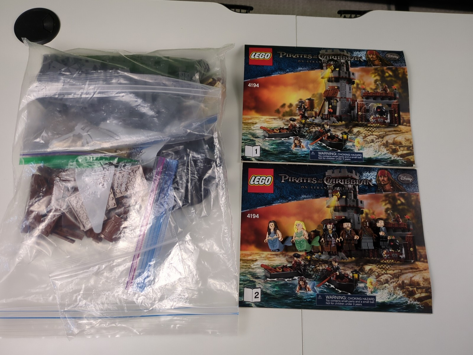 Lego Pirates of the Caribbean: Whitecap Bay Set 4194 - w/ Instructions