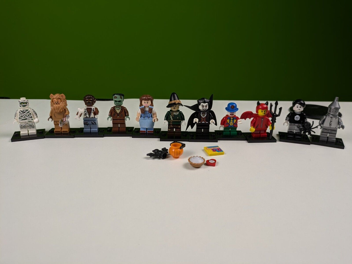 Lego Collectible Minifigures: Assorted Halloween Minifigures Sets 8805, 71023