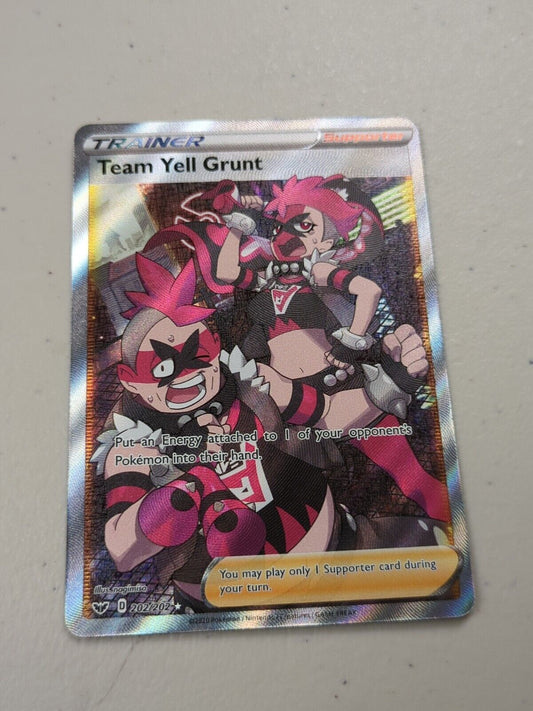 Team Yell Grunt - 202/202 - Ultra Rare Sword & Shield Set - Pokemon Card - NM