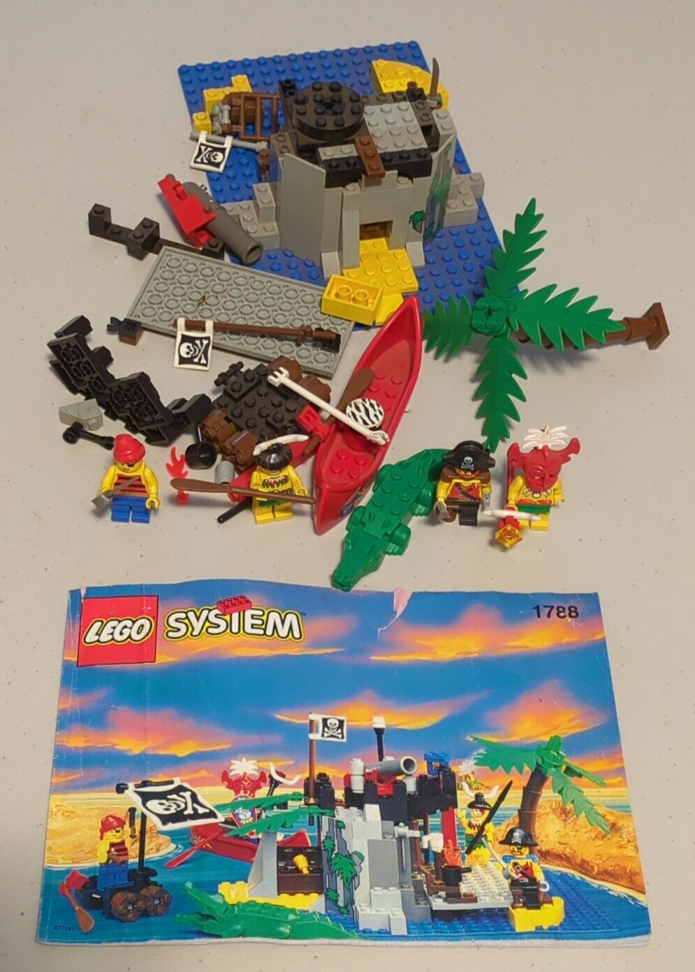 Lego Pirates: Pirates I: Pirate Treasure Chest 1788 Vintage Set