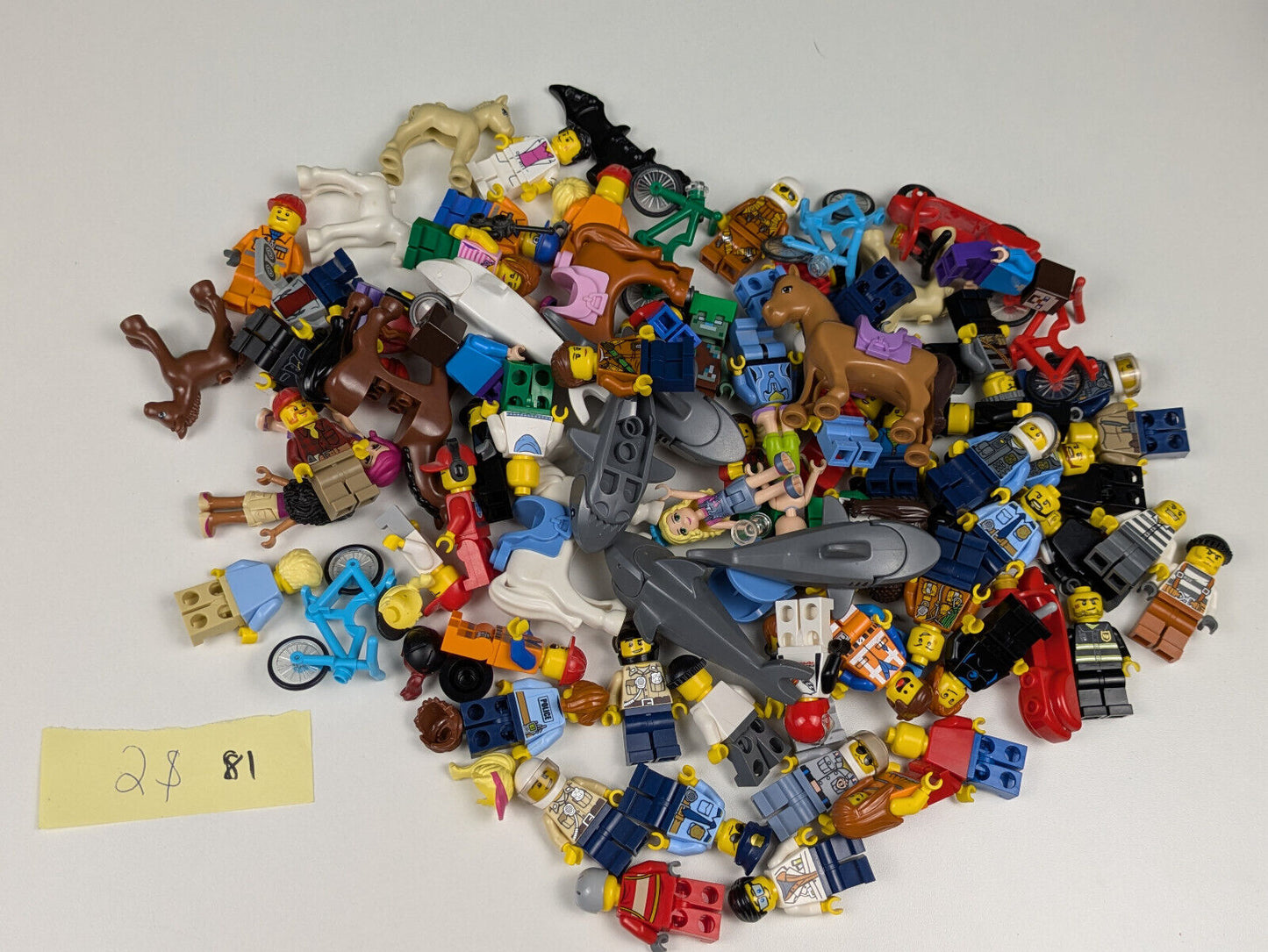 Lego Minifigures: Assorted LEGO Minifigures Bundle Set - Great Condition!