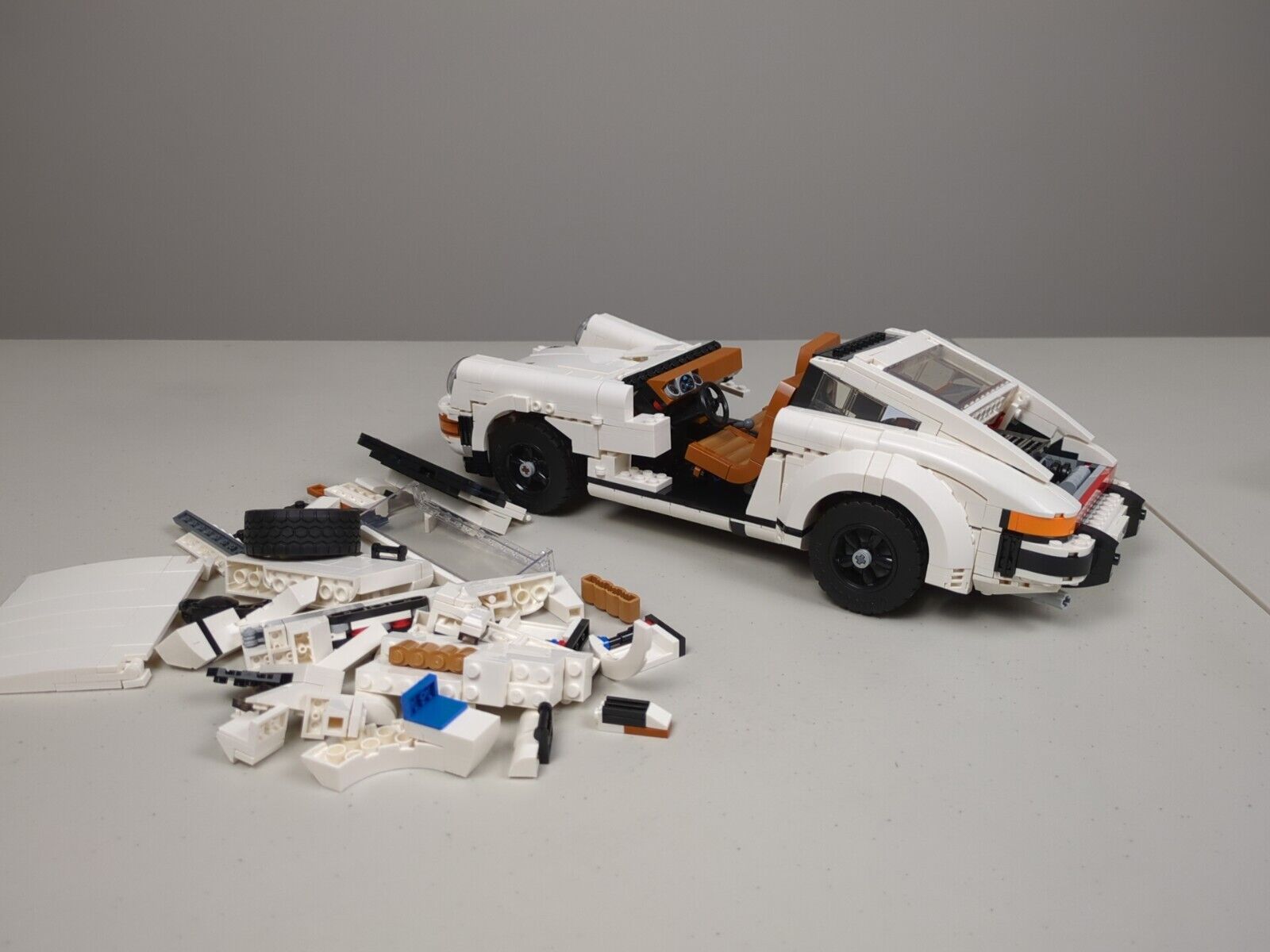 Lego Creator: Traffic: Porsche 911 Set 10295