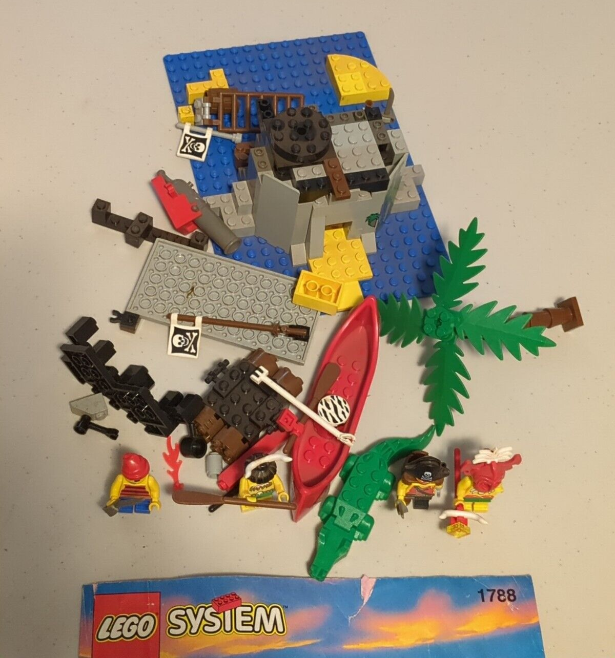 Lego Pirates: Pirates I: Pirate Treasure Chest 1788 Vintage Set