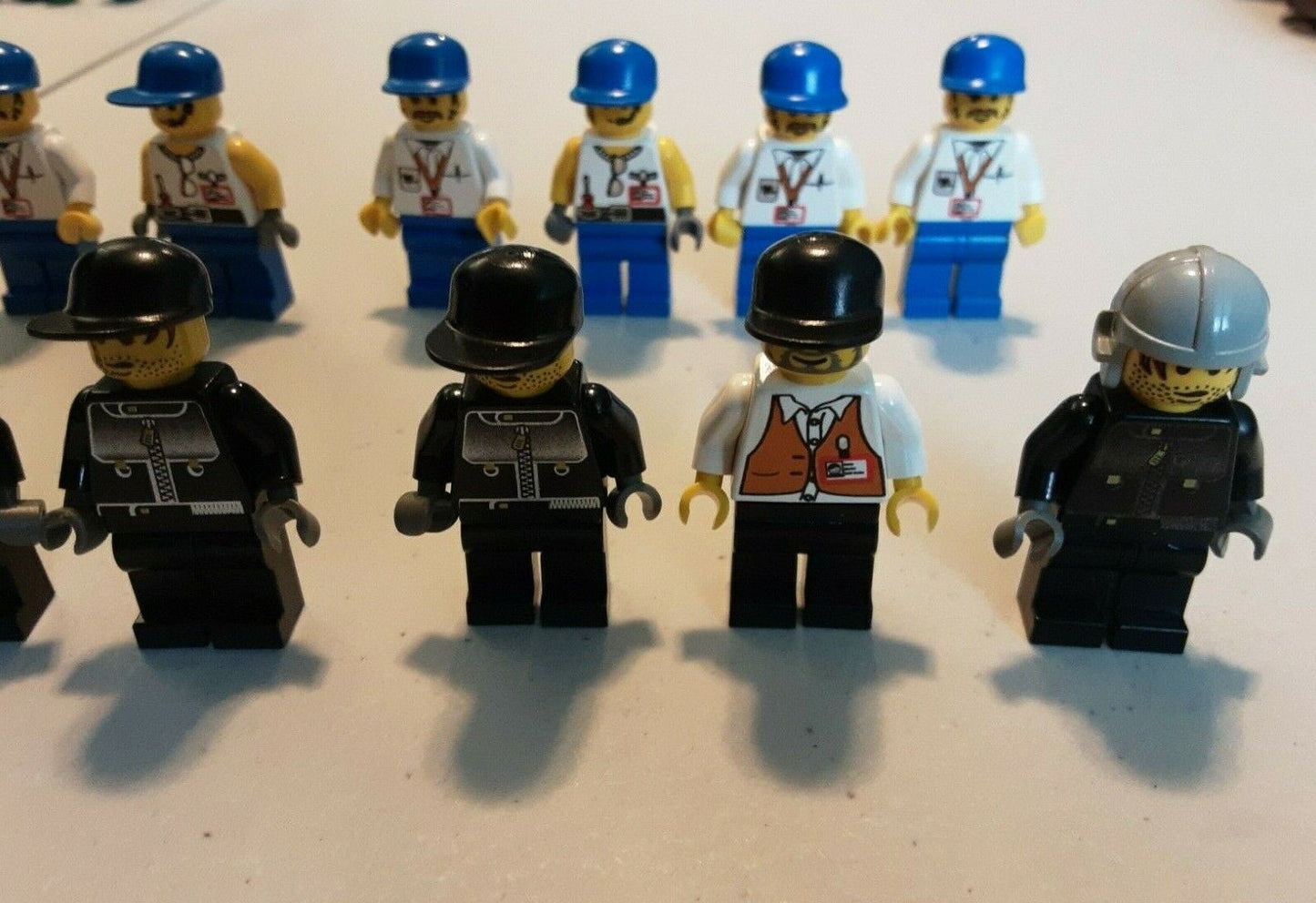 LEGO Studios - Bundle of 12 Minifigures - Like NEW Condition! **FAST SHIPPING**