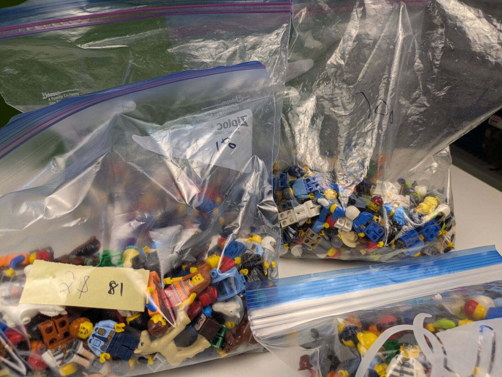 Lego Minifigures: Assorted LEGO Minifigures Bundle Set - Great Condition!