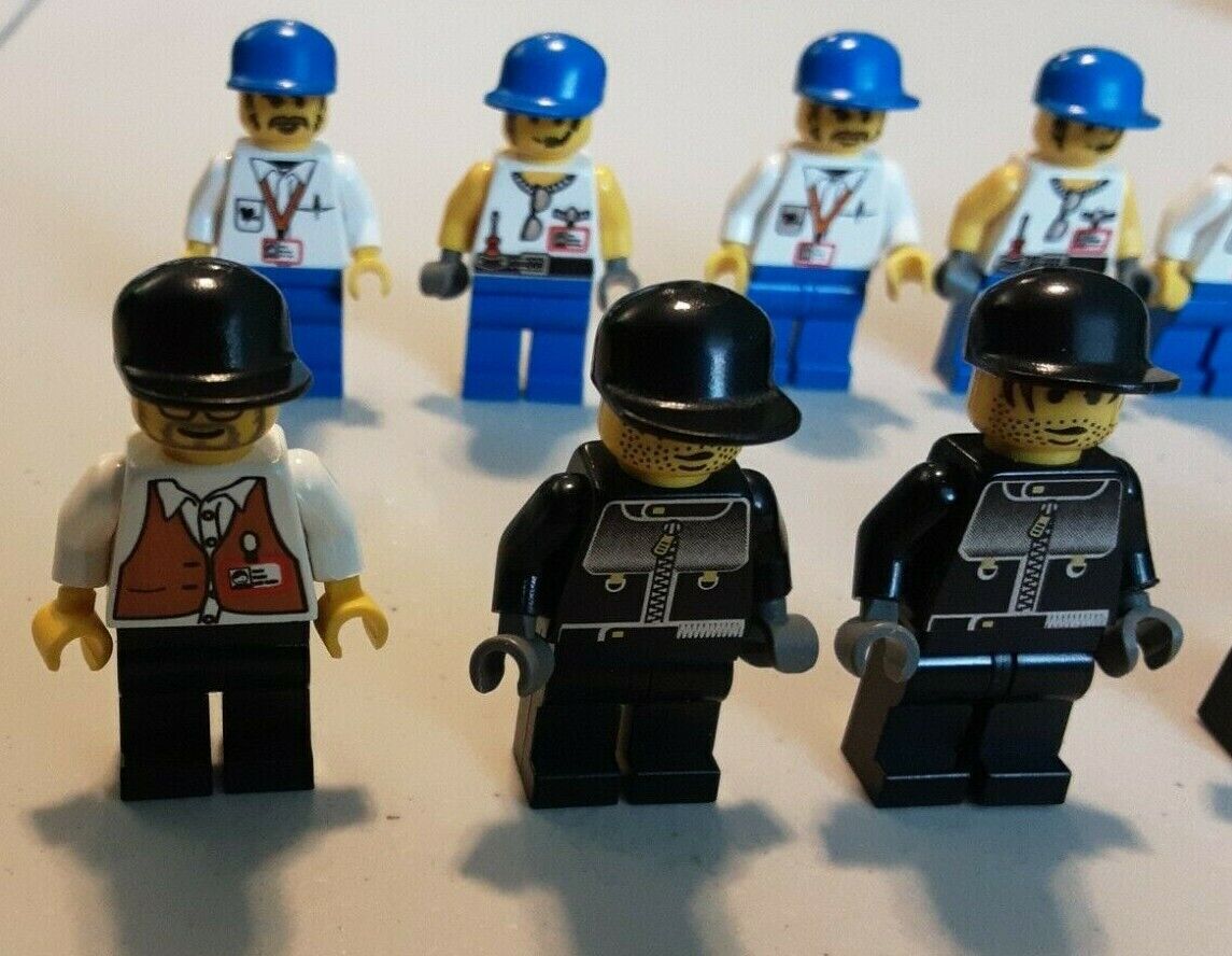 LEGO Studios - Bundle of 12 Minifigures - Like NEW Condition! **FAST SHIPPING**