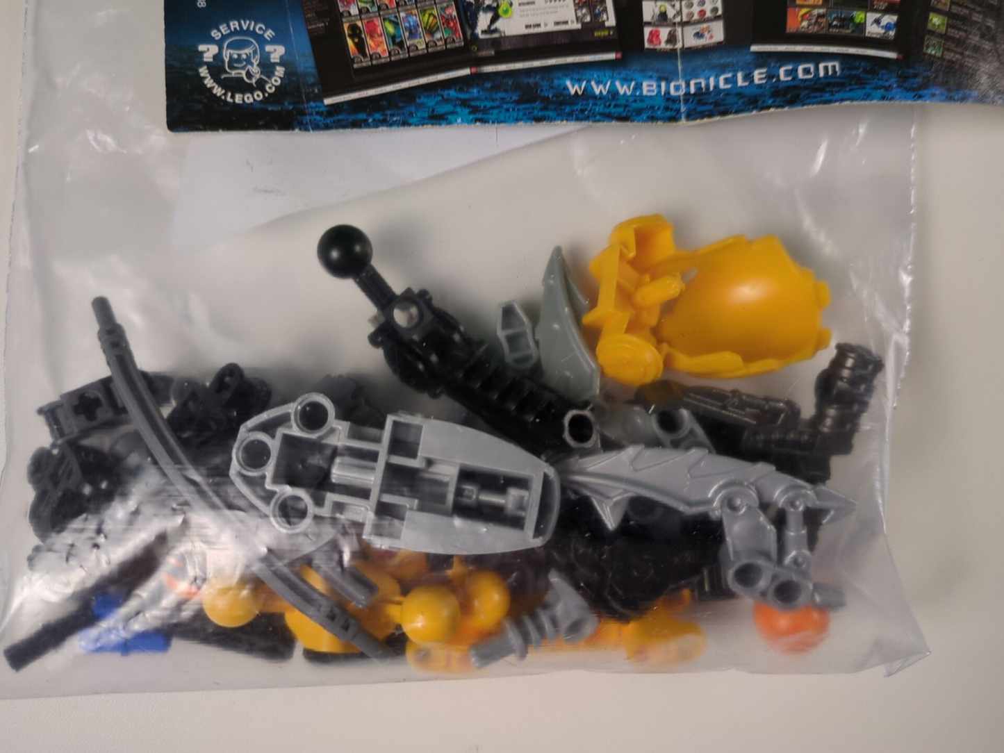 Lego BIONICLE: Matoran of Mahri Nui: Dekar Set 8930 - w/ Instructions