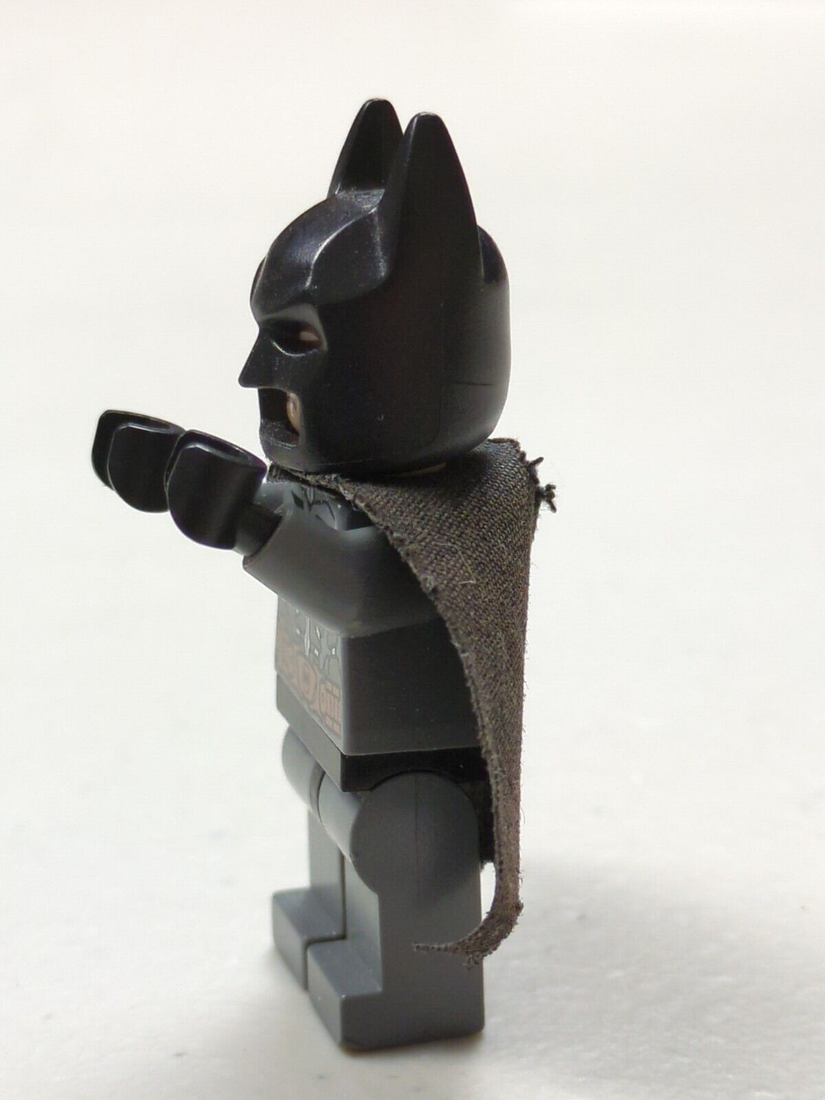 Lego Super Heroes: Batman I: Batman - Dark Bluish Gray Suit bat024 Set 7888