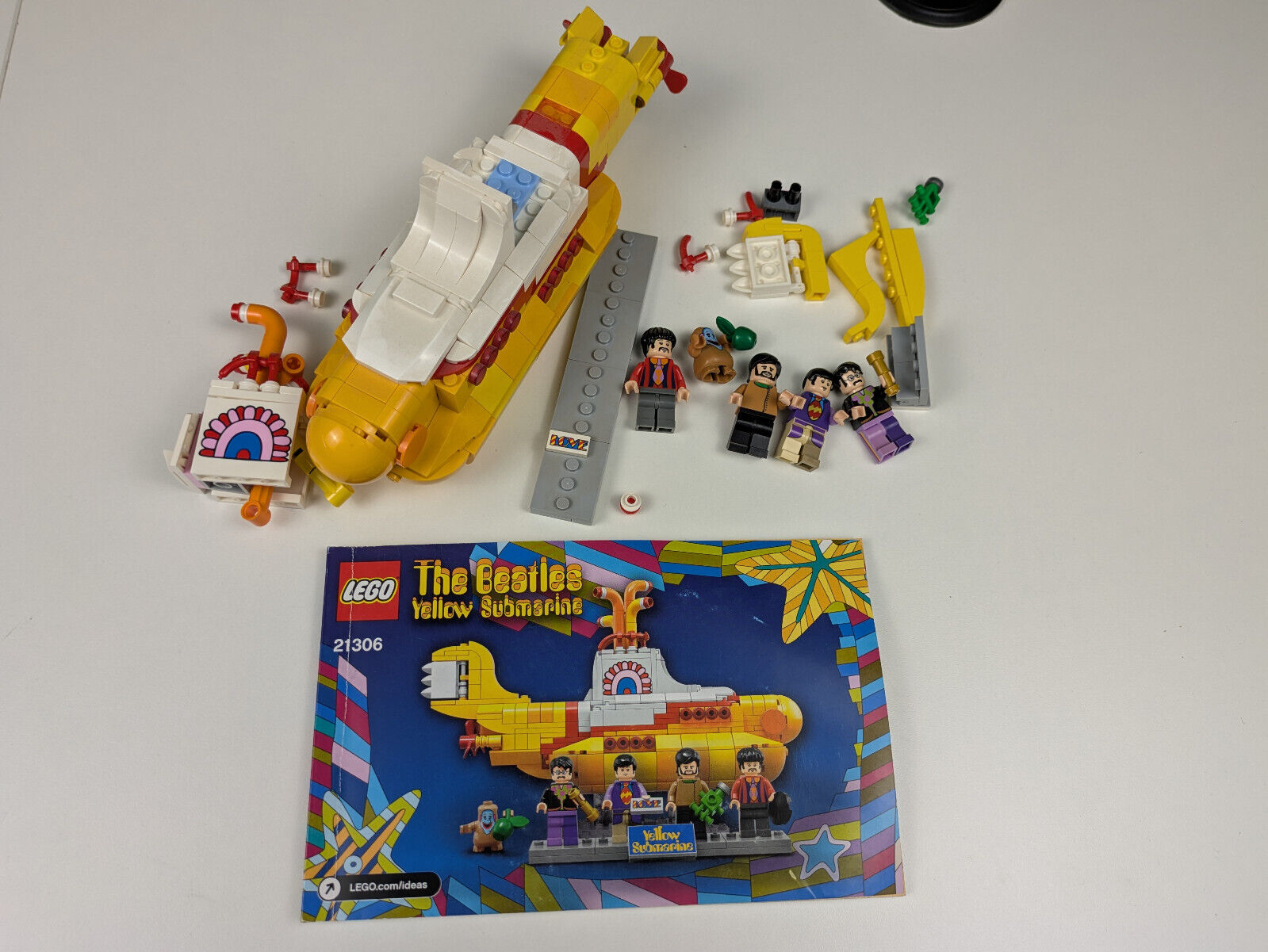 Lego LEGO Ideas (CUUSOO): Yellow Submarine Set 21306 - w/ Instructions