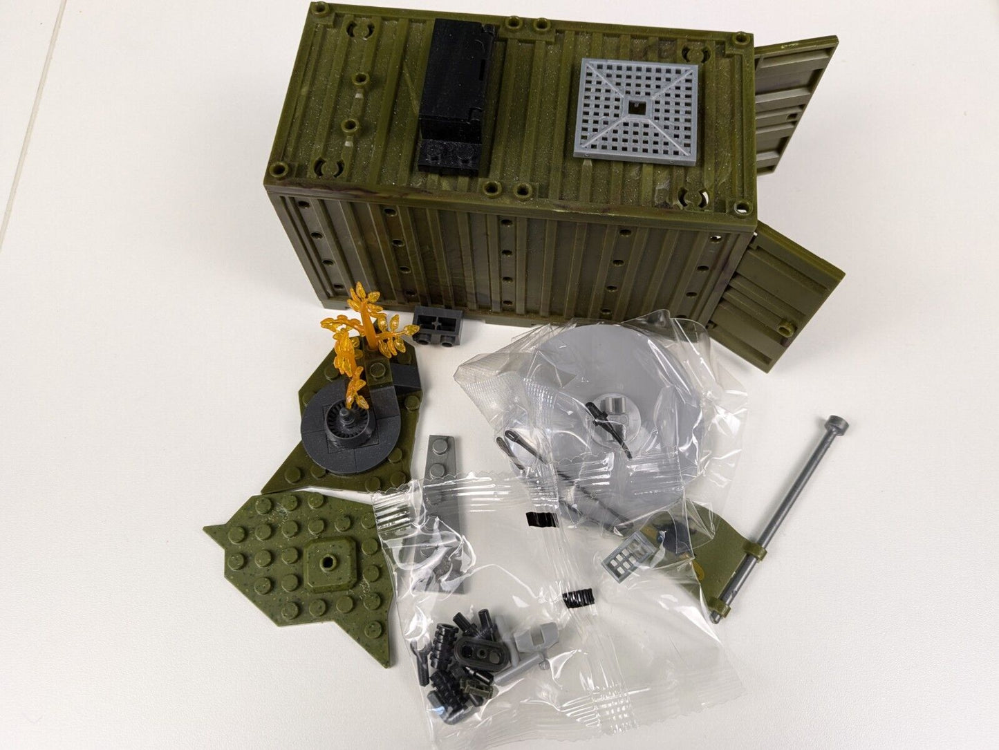 Mega Construx Call of Duty Jungle Satcom Armory Set FMG11