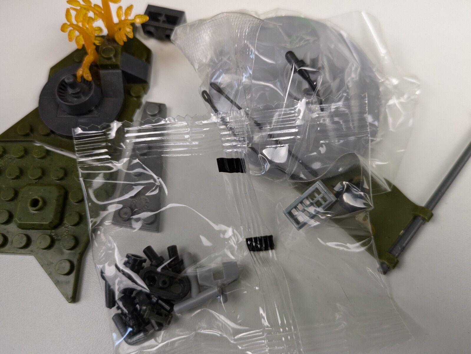 Mega Construx Call of Duty Jungle Satcom Armory Set FMG11