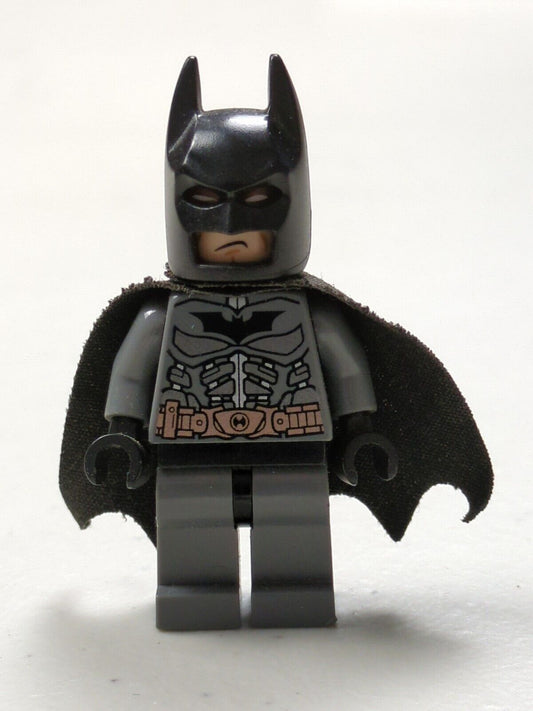 Lego Super Heroes: Batman I: Batman - Dark Bluish Gray Suit bat024 Set 7888