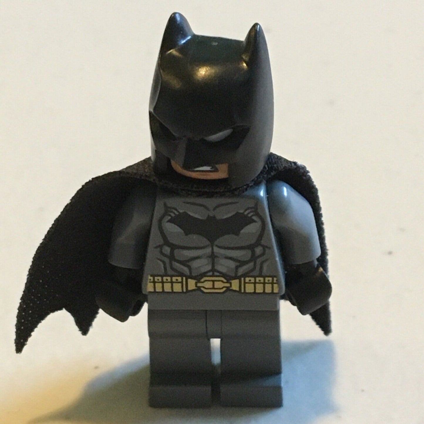 LEGO Super Heroes Batman - Dark Bluish Gray Suit sh151 Crack On Left Side Torso