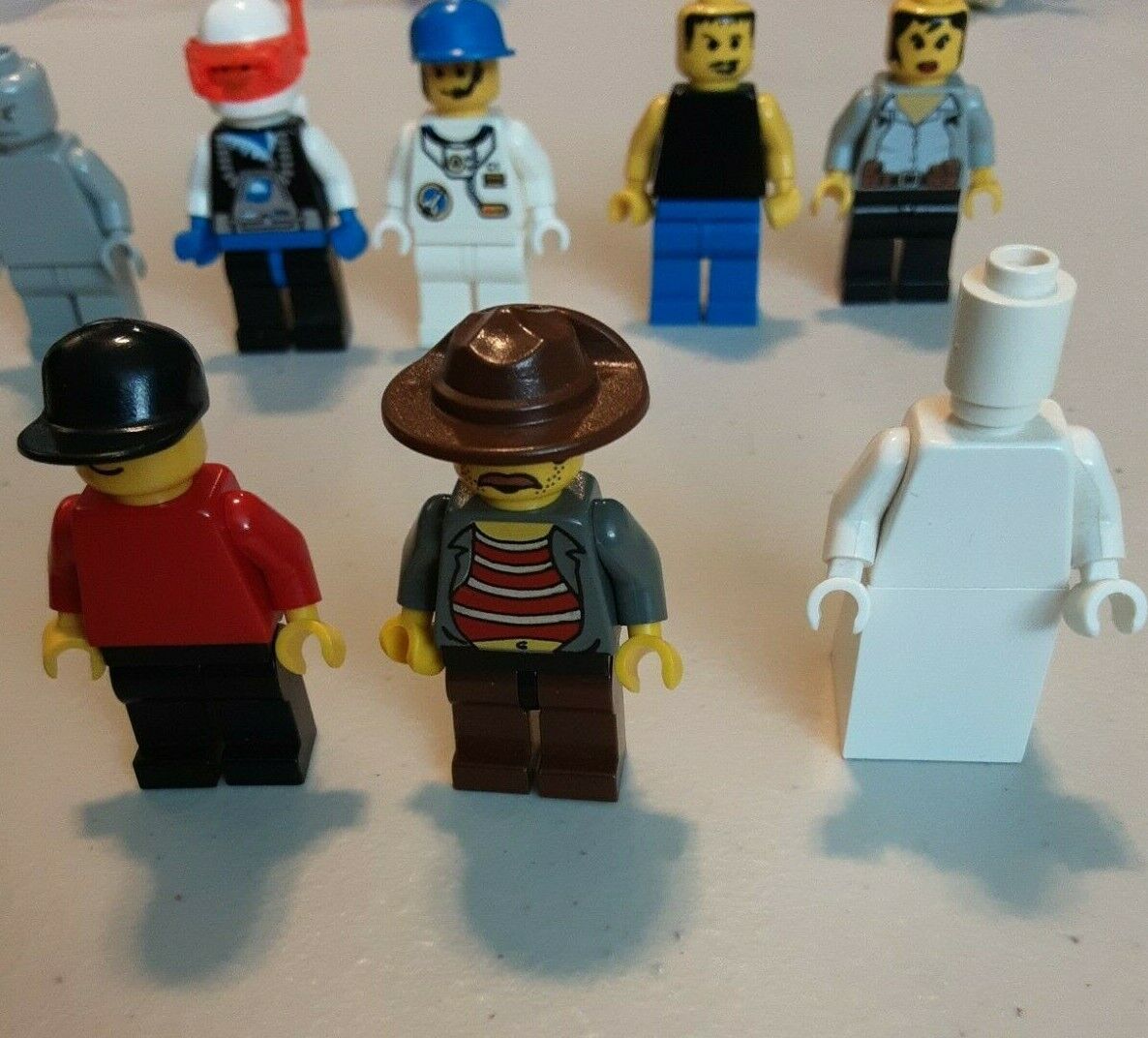 LEGO Bundle of 17 Random Minifigures MAKE ME AN OFFER! - Like NEW Condition!