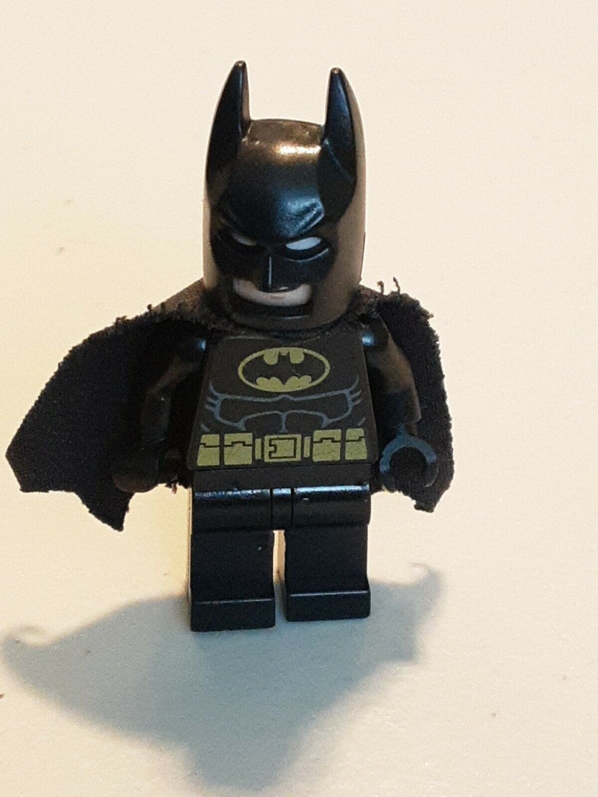 LEGO DC Comics Batman - Black Suit w/ Yellow Belt and Crest (Type 2 Cowl) sh016a