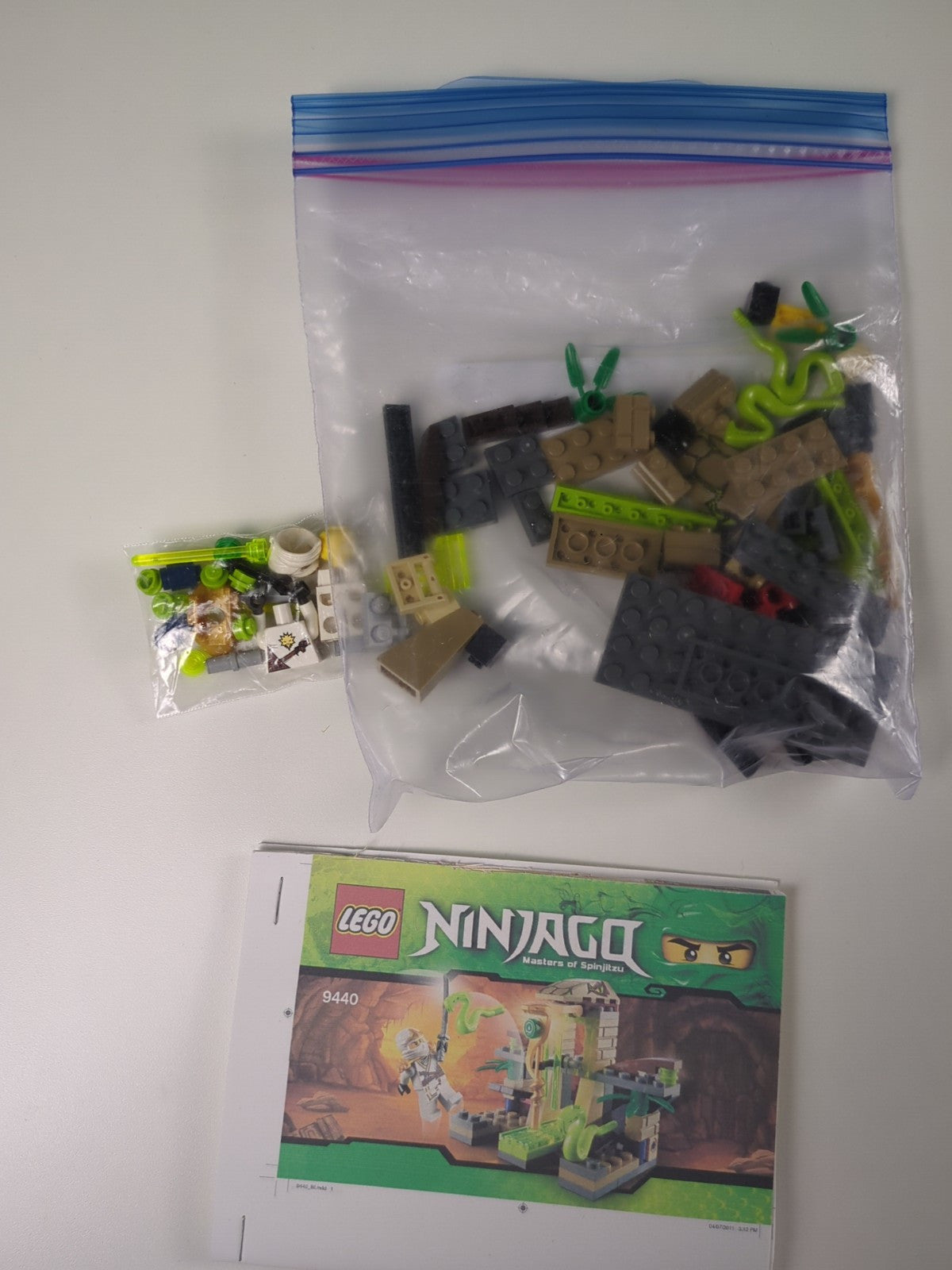 Lego NINJAGO: Rise of the Snakes: Venomari Shrine Set 9440 - w/ Instructions