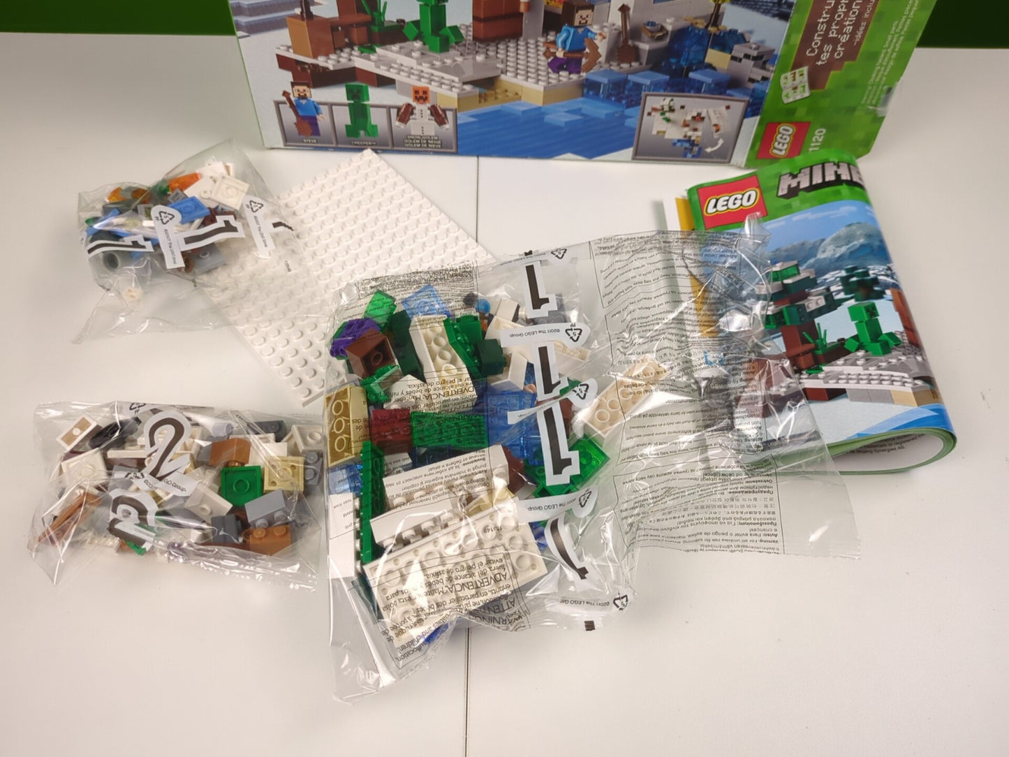 Lego Minecraft: The Snow Hideout Set 21120 - Incomplete but new