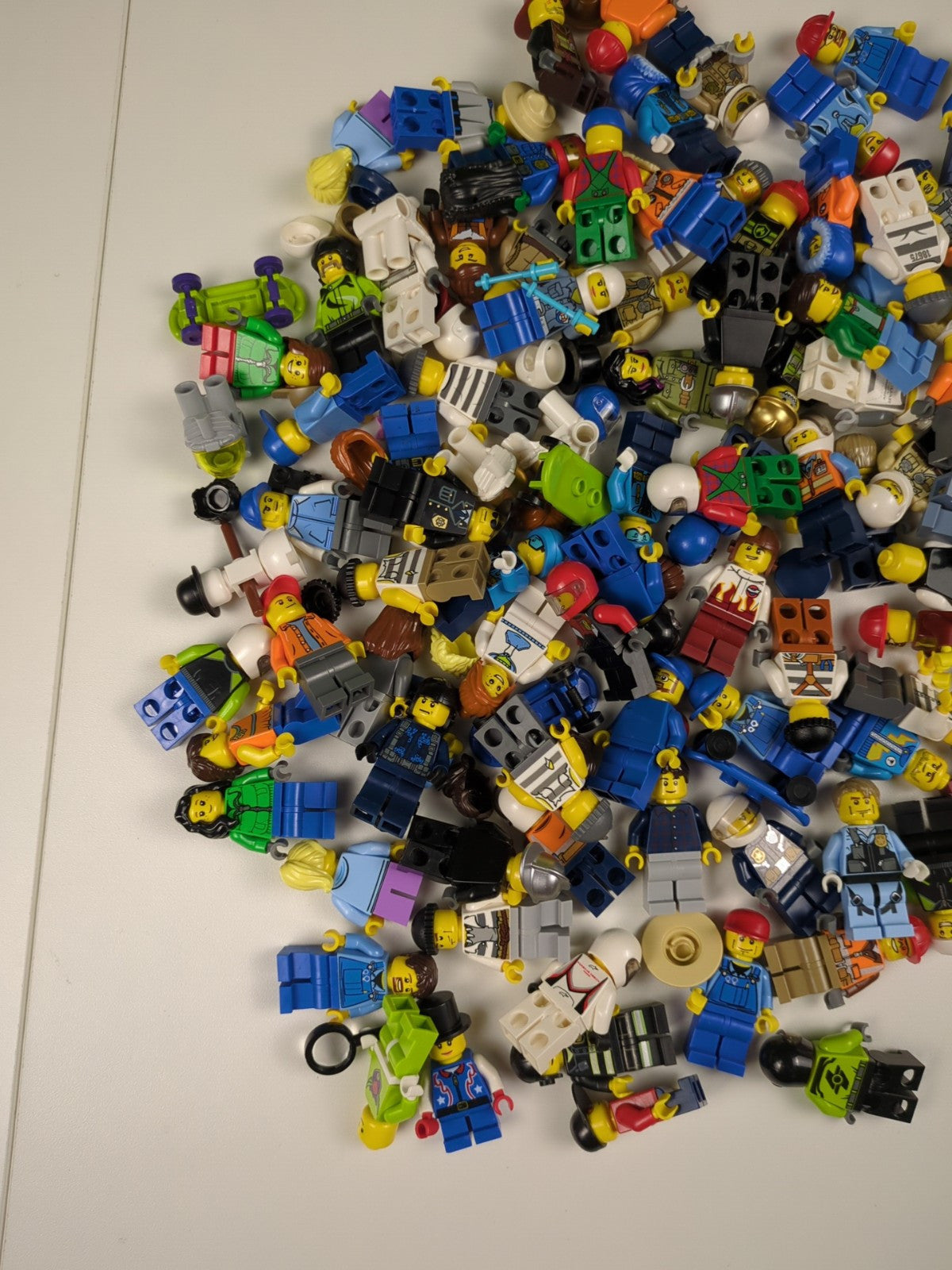 Lego 100 Minifigures Bundle / Lot